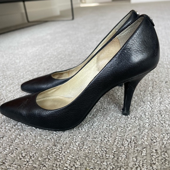 Michael Kors Black Pointed Toe Pumps - Picture 3 of 6